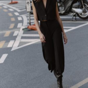 SHORT WAISTCOAT WITH SHOULDER PADS