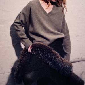 CASHMERE AND WOOL V-NECK JUMPER