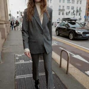 STRAIGHT FIT BLAZER WITH SHOULDER PADS
