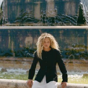 FITTED BLAZER WITH SHOULDER PADS