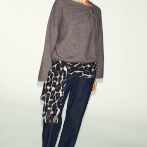 KNIT JUMPER WITH BROOCH