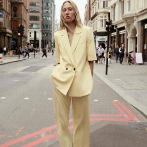 SHORT-SLEEVED TEXTURED BLAZER