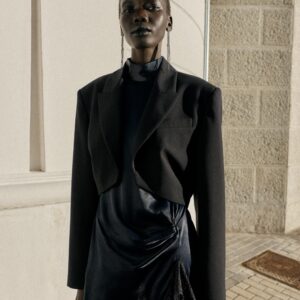 SHORT BLAZER WITH SHOULDER PADS AND PLEATS