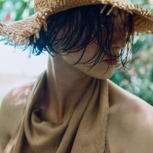 FRAYED WOVEN BUCKET HAT