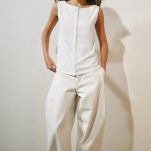 BUTTONED SLEEVELESS TOP