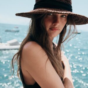 HAT WITH CONTRAST BAND