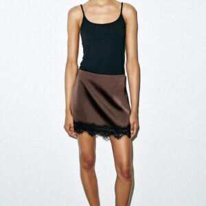 LACE HEM SKORT