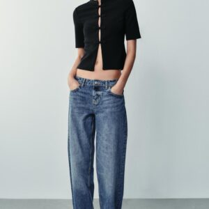 SHORT SLEEVE TOP WITH FROG FASTENING