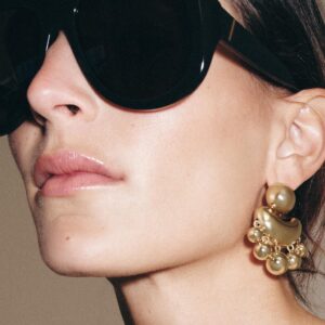 METAL EARRINGS WITH EMBOSSED PIECES