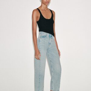 SLEEVELESS FINE-KNIT TOP