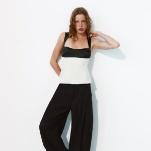 TOP WITH TIE-BACK DETAIL