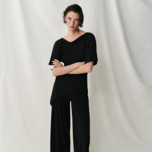 DRAPED CREPE TOP - BLACK