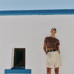 BELTED DARTED BERMUDA SHORTS - BEIGE