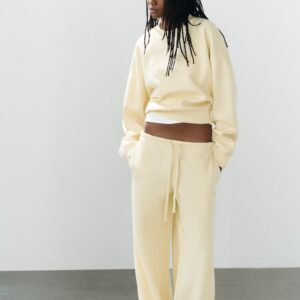 BASIC PLUSH SWEATSHIRT