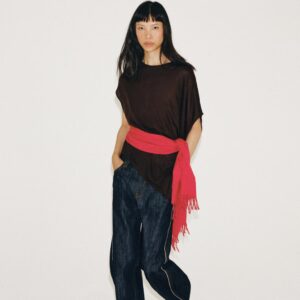 ASYMMETRIC KNIT TOP