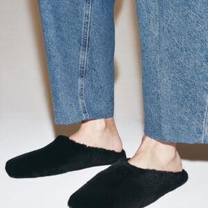 LIMITED EDITION LEATHER FLAT SHOES