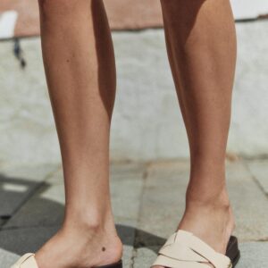 CRISS-CROSS FLAT LEATHER SANDALS