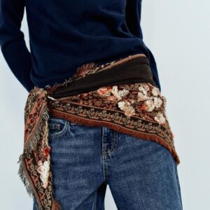 JACQUARD EMBROIDERED TRIANGULAR SCARF