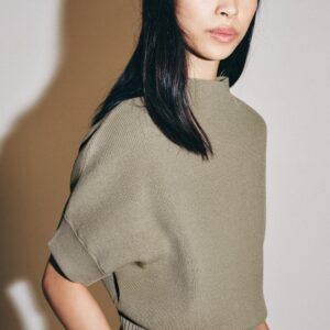 FITTED WAIST KNIT TOP