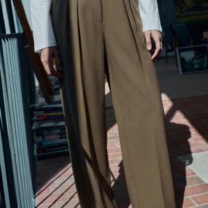STRAIGHT-LEG TROUSERS WITH PLEATS