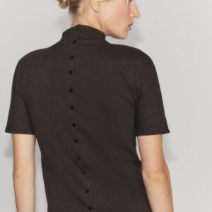 HIGH NECK T-SHIRT WITH BUTTONS
