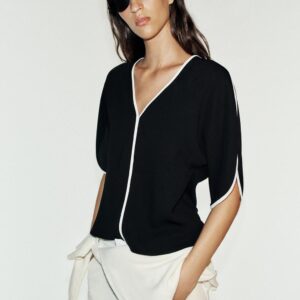 TOP WITH CONTRAST TRIMS