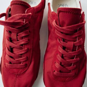 TRAINERS WITH HEEL COUNTER